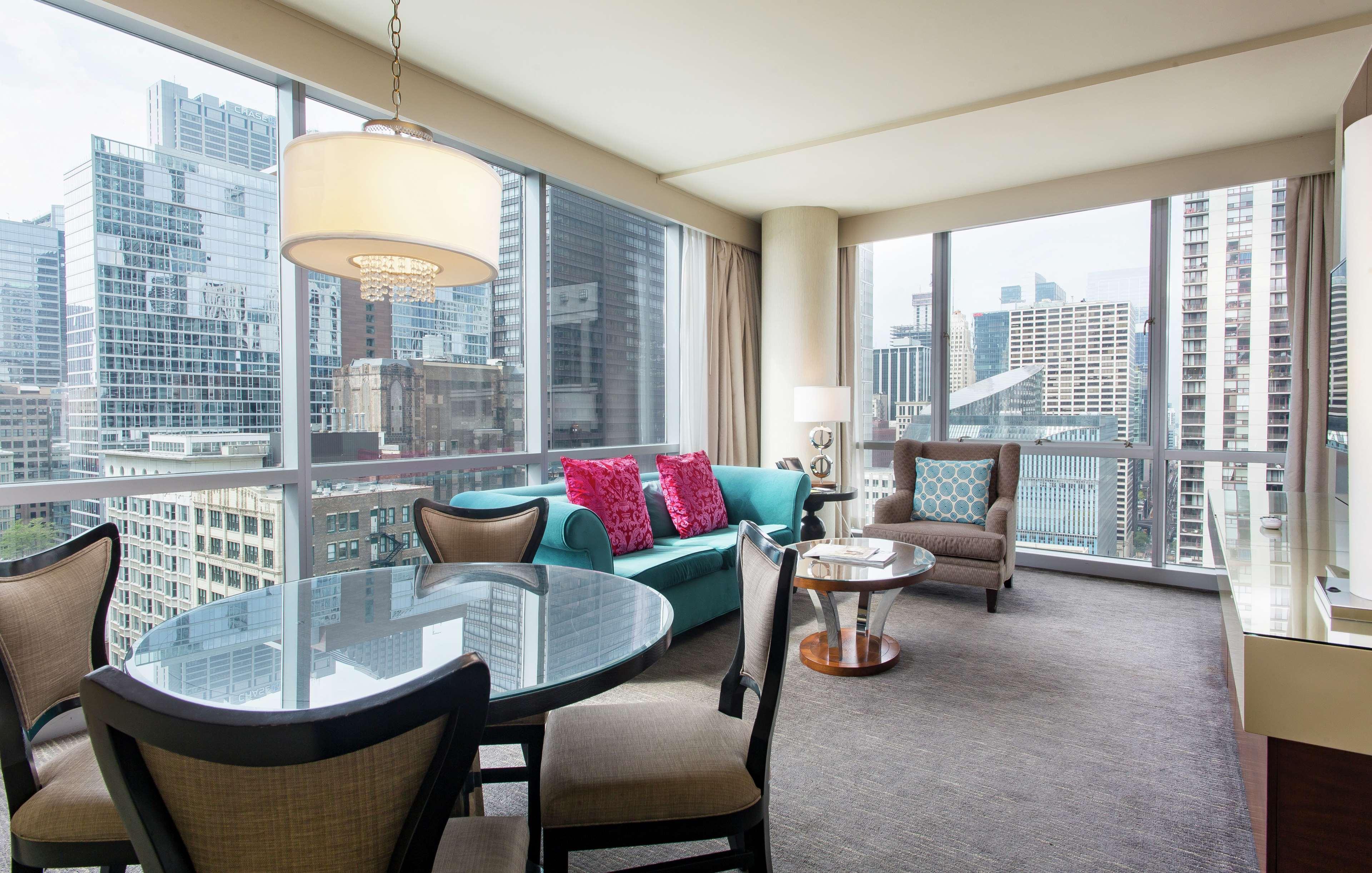 Thewit Chicago, A Hilton Hotel Экстерьер фото