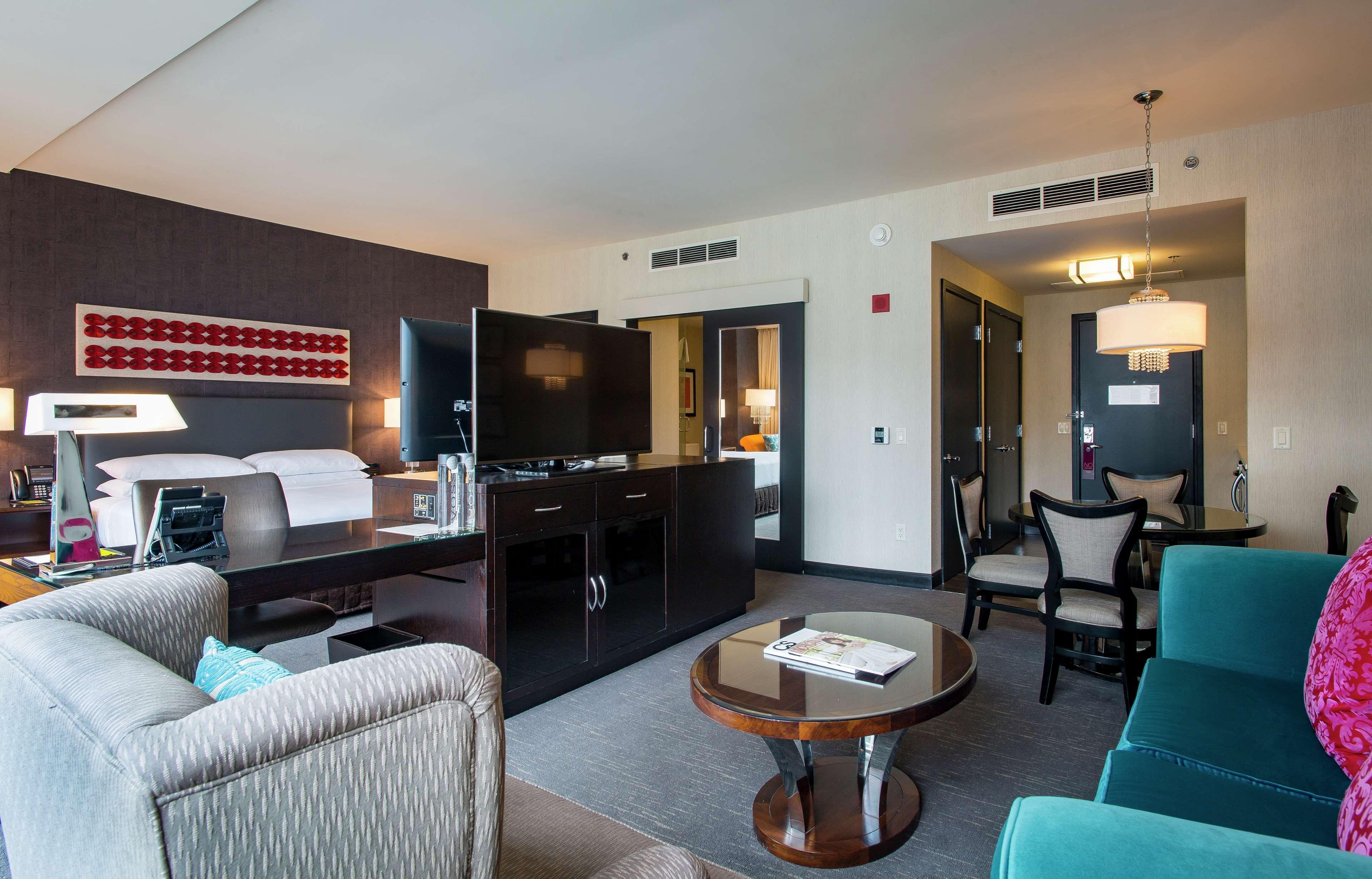 Thewit Chicago, A Hilton Hotel Экстерьер фото