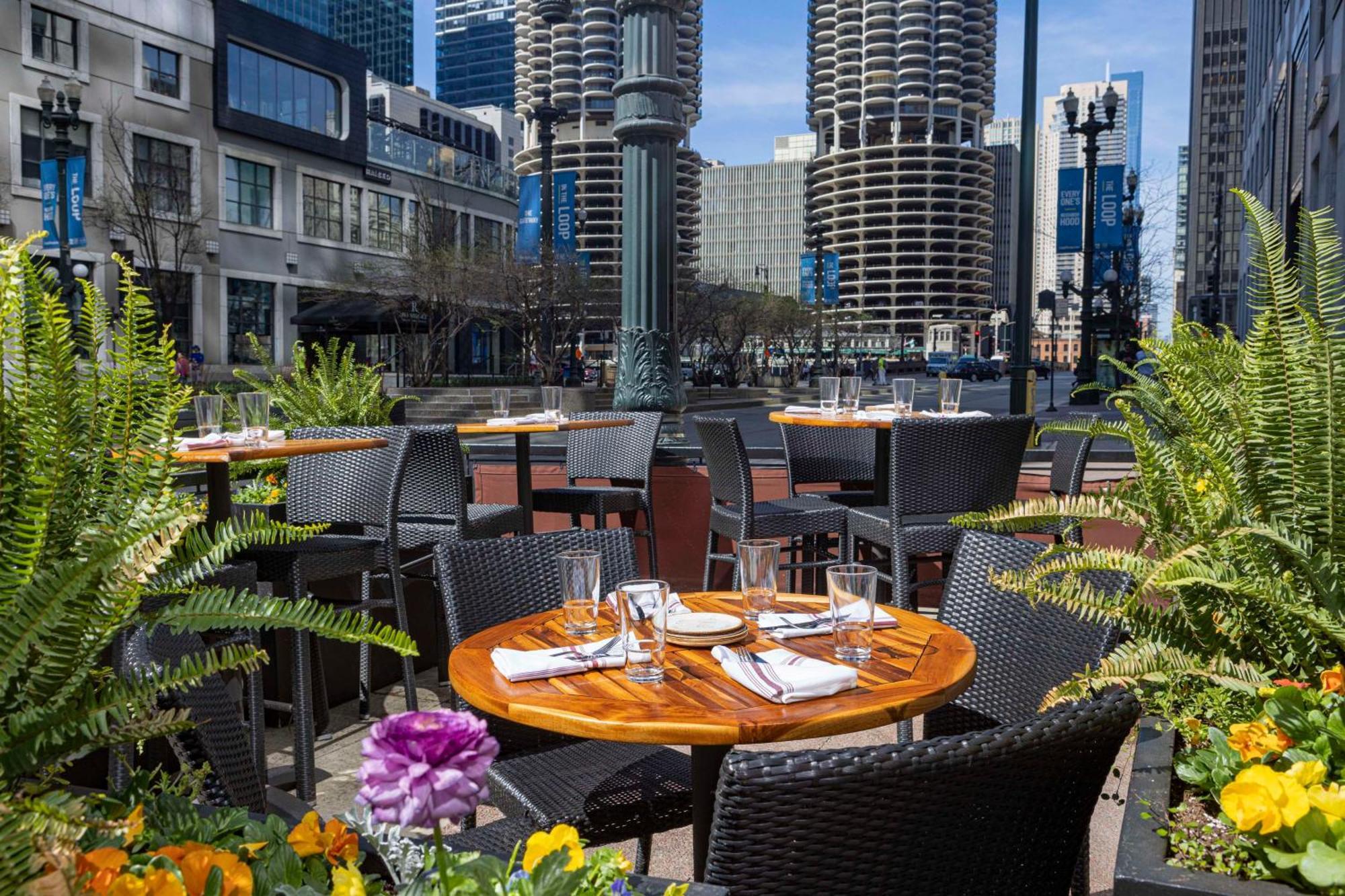 Thewit Chicago, A Hilton Hotel Экстерьер фото