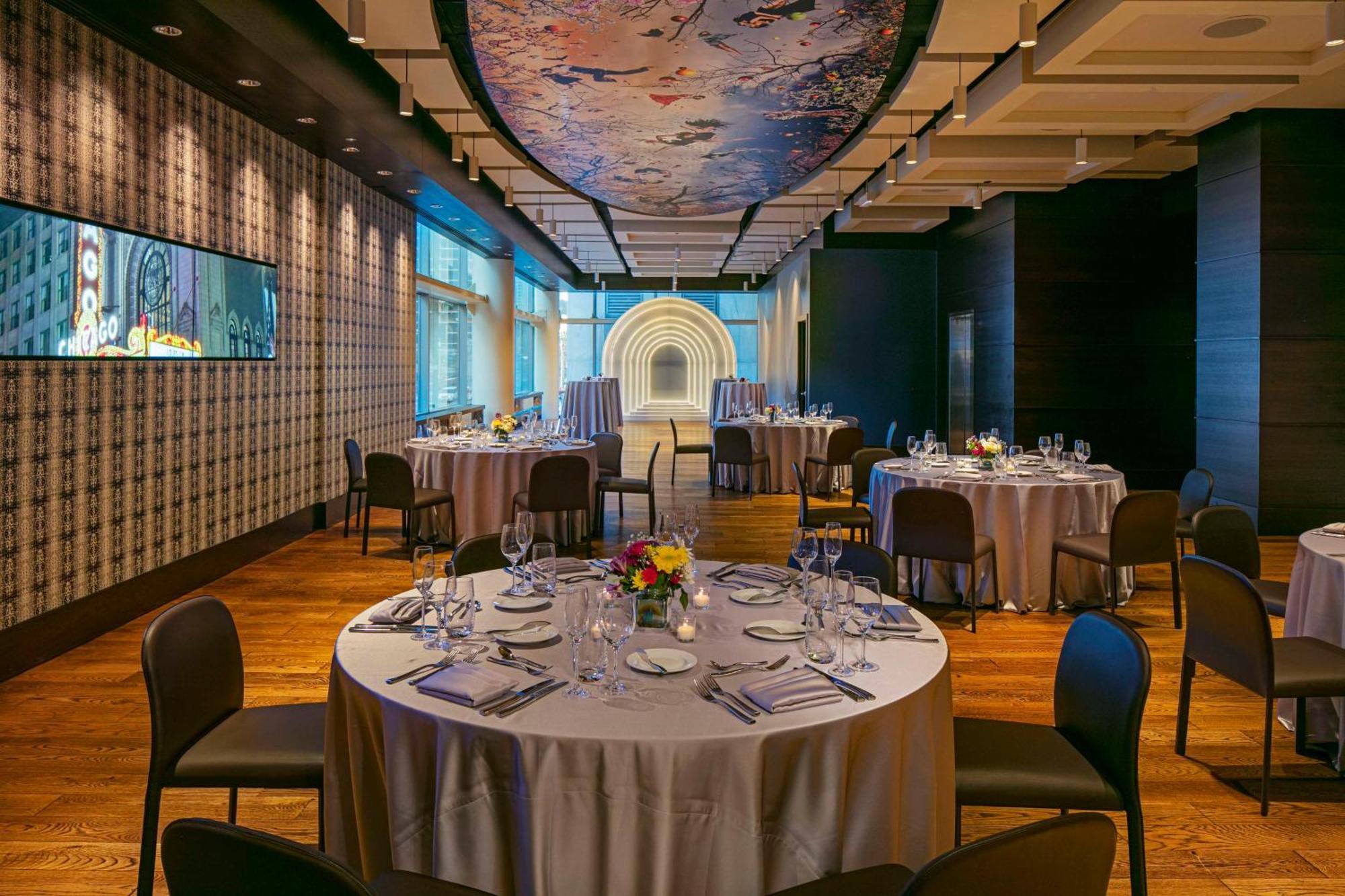 Thewit Chicago, A Hilton Hotel Экстерьер фото